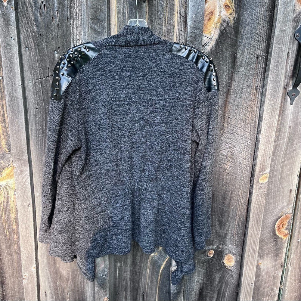 Carol Rose Gray Open Cardigan - Picture 2 of 6